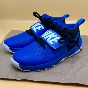 Nike Boy's Team Hustle color Royal/Black/White Size 6Y US